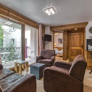  Apartment Vallet- Newly Renovated 2 Bedroom Nestled Just Off The Main Street